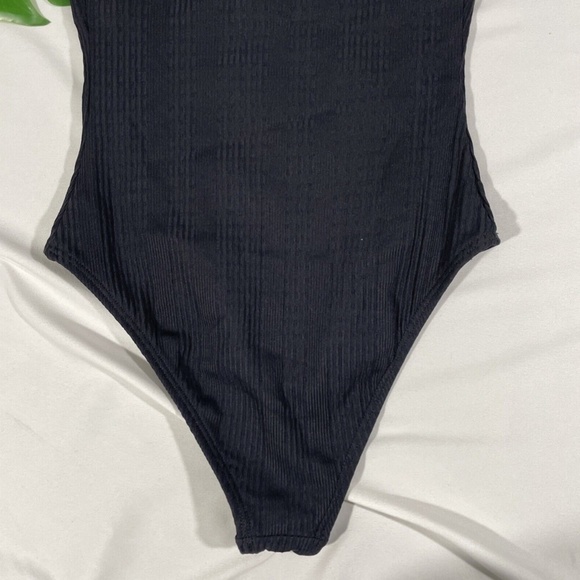 NEW L Space [ 4‎ ] Pointelle Rib Cha Cha One Piece Swimsuit in Black - Picture 10 of 11